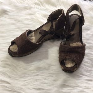 {Ugg} sandals